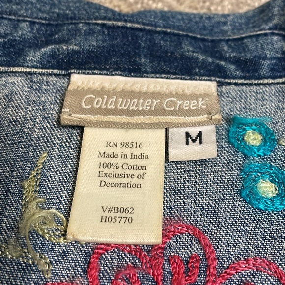 Beautiful denim jacket with floral embroidered handmade! 100👌% cotton Medium - Picture 6 of 12